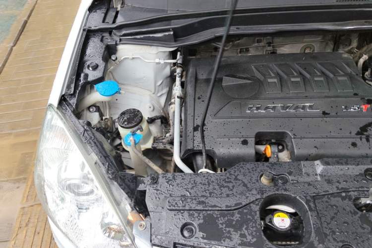 Used Haval H6 2015 Upgraded Model 1.5T Manual Two-Wheel Drive Elite Version Engine Bay Right