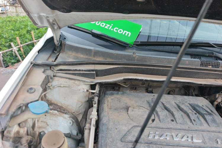 Used Haval H6 2015 Upgraded Model 1.5T Manual Two-Wheel Drive Elite Version Engine Bay Right