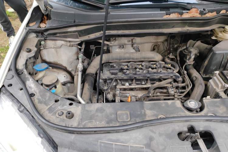 Used Haval H6 2015 Sport Edition 1.5T Automatic Two-Wheel Drive Luxury Model Engine Bay Right