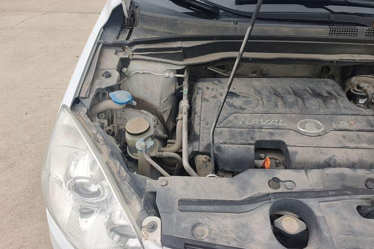 Used Haval H6 2015 Upgraded Model 1.5T Manual Two-Wheel Drive Elite Version Engine Bay Right