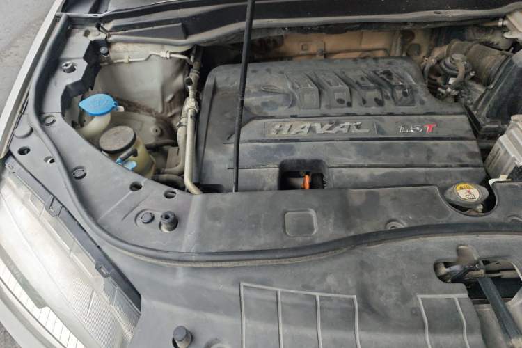 Used Haval H6 2015 Sport Edition 1.5T Automatic Two-Wheel Drive Luxury Model Engine Bay Right