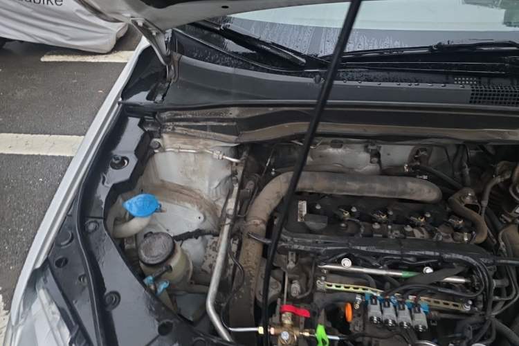 Used Haval H6 2015 Sport Edition 1.5T Automatic Two-Wheel Drive Luxury Model Engine Bay Right