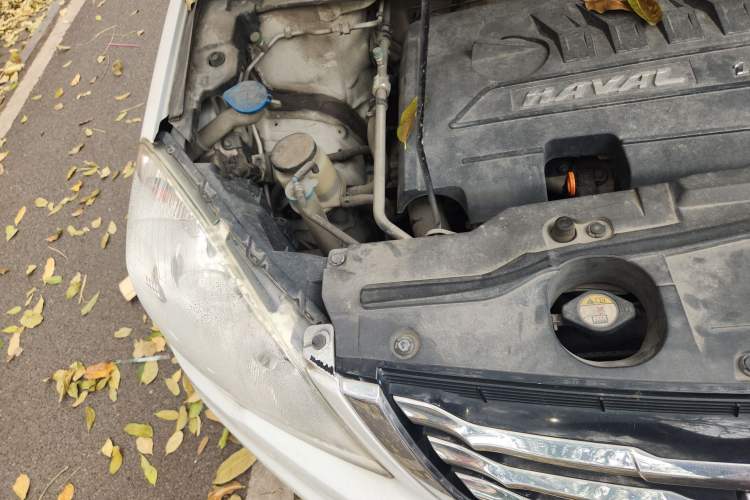 Used Haval H6 2015 Upgraded Model 1.5T Manual Two-Wheel Drive Elite Version Engine Bay Right