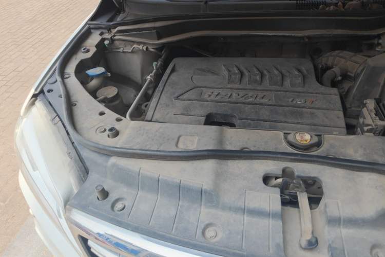 Used Haval H6 2015 Revised Version Sport Edition 1.5T Manual Transmission Two-Wheel Drive Elite Grade Engine Bay Right