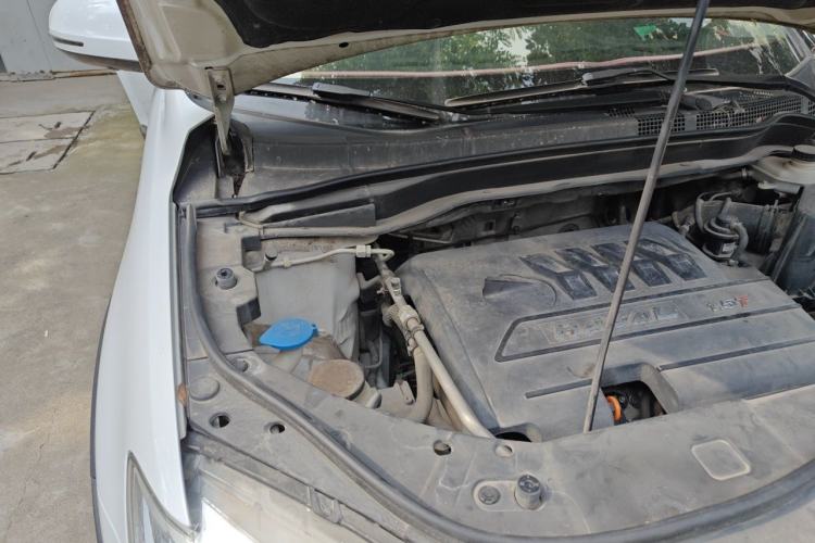 Used Haval H6 2015 Sport Edition 1.5T Automatic Two-Wheel Drive Luxury Model Engine Bay Right