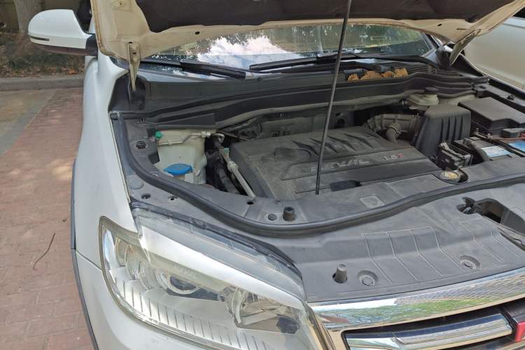 Used Haval H6 2015 Revised Version Sport Edition 1.5T Manual Transmission Two-Wheel Drive Elite Grade Engine Bay Right