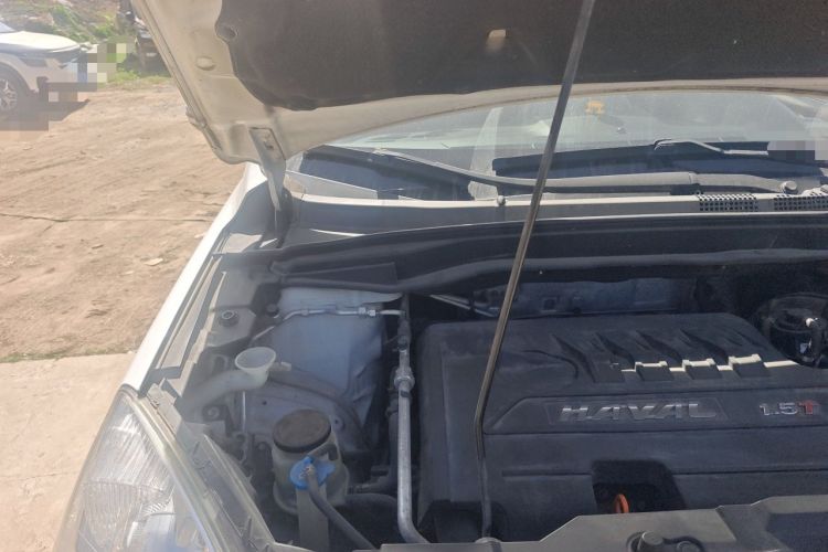 Used Haval H6 2015 Upgraded Model 1.5T Manual Two-Wheel Drive Elite Version Engine Bay Right