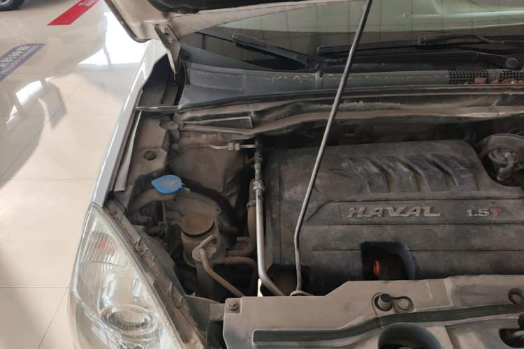 Used Haval H6 2015 Upgraded Model 1.5T Manual Two-Wheel Drive Elite Version Engine Bay Right
