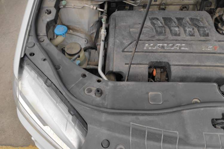 Used Haval H6 2015 Sport Edition 1.5T Automatic Two-Wheel Drive Luxury Model Engine Bay Right