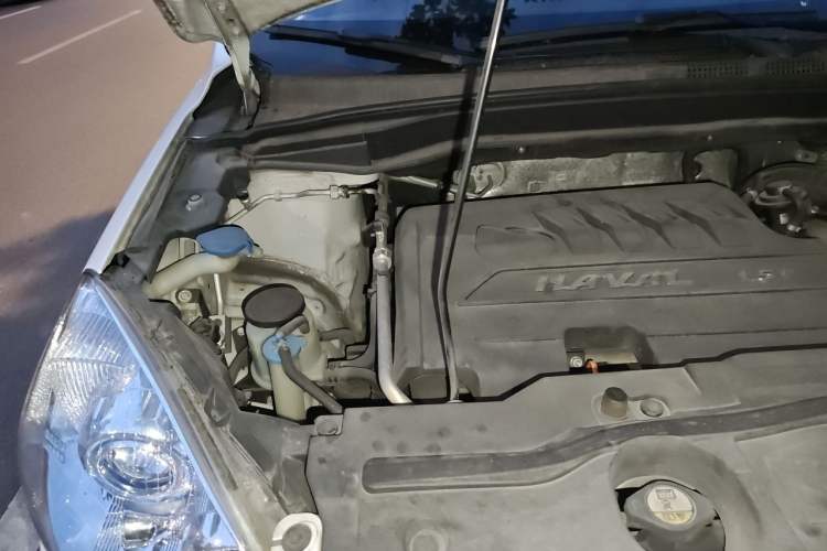 Used Haval H6 2015 Upgraded Model 1.5T Manual Two-Wheel Drive Elite Version Engine Bay Right