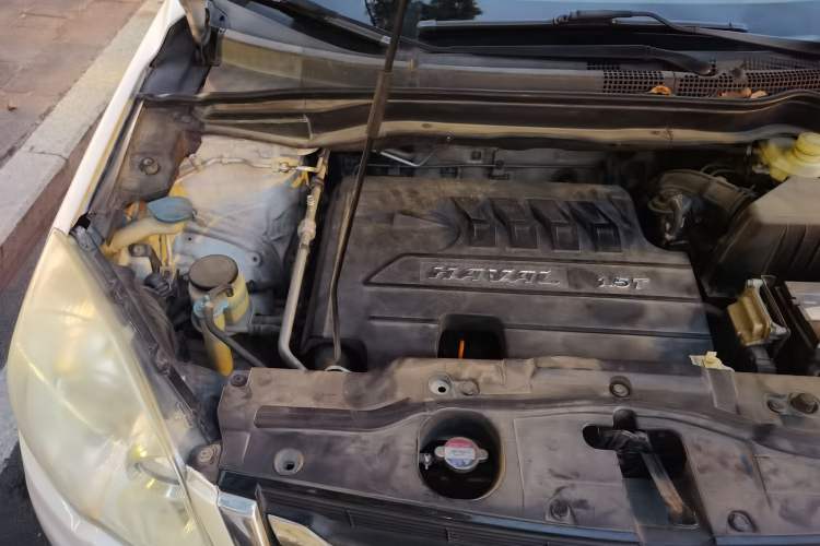 Used Haval H6 2015 Upgraded Model 1.5T Manual Two-Wheel Drive Elite Version Engine Bay Right