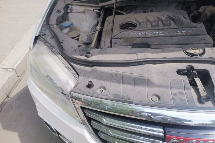 Used Haval H6 2015 Sport Edition 1.5T Automatic Two-Wheel Drive Luxury Model Engine Bay Right