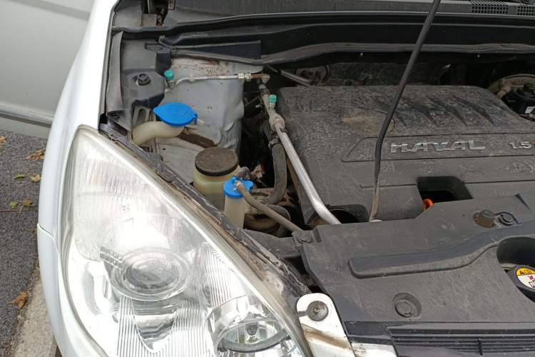 Used Haval H6 2015 Upgraded Model 1.5T Manual Two-Wheel Drive Elite Version Engine Bay Right