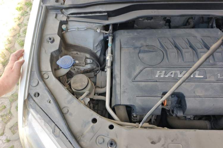 Used Haval H6 2015 Sport Edition 1.5T Automatic Two-Wheel Drive Luxury Model Engine Bay Right