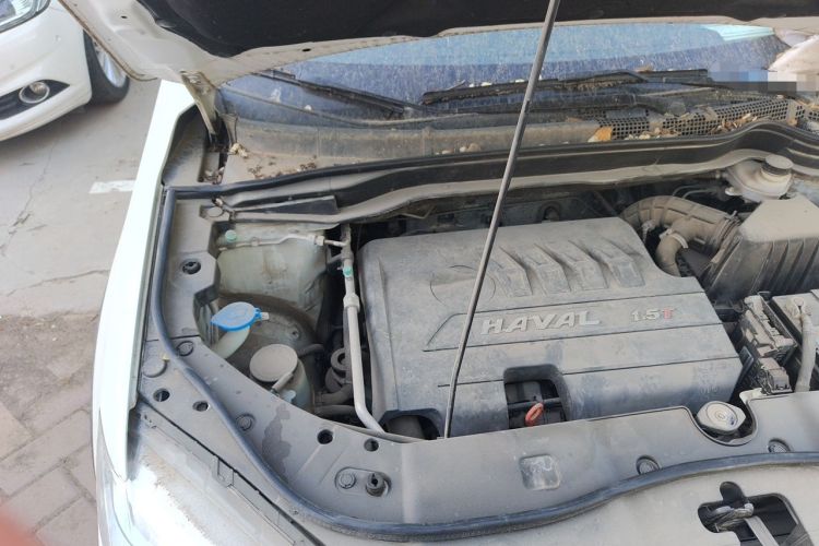 Used Haval H6 2015 Revised Version Sport Edition 1.5T Manual Transmission Two-Wheel Drive Elite Grade Engine Bay Right