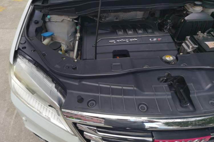 Used Haval H6 2015 Sport Edition 1.5T Automatic Two-Wheel Drive Luxury Model Engine Bay Right