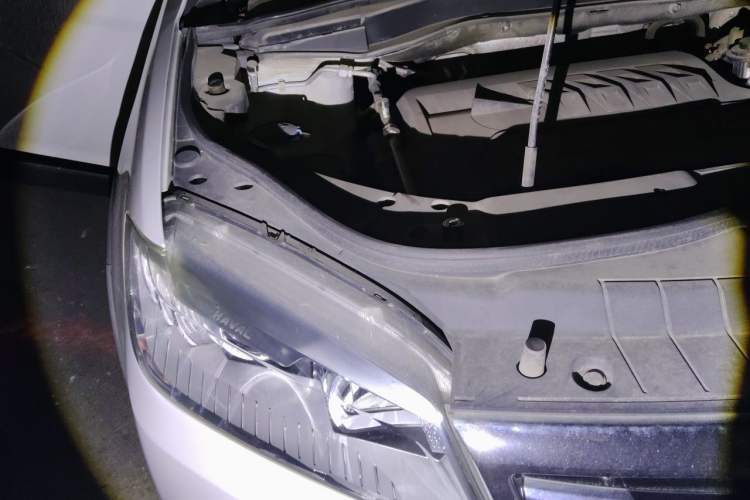 Used Haval H6 2015 Sport Edition 1.5T Automatic Two-Wheel Drive Luxury Model Engine Bay Right