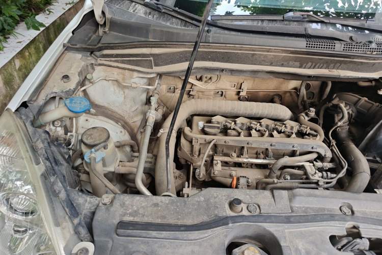 Used Haval H6 2015 Upgraded Model 1.5T Manual Two-Wheel Drive Elite Version Engine Bay Right