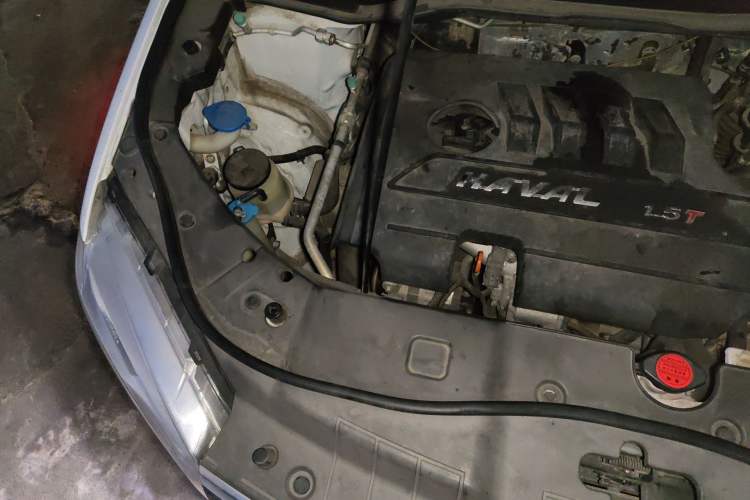 Used Haval H6 2015 Sport Edition 1.5T Automatic Two-Wheel Drive Luxury Model Engine Bay Right