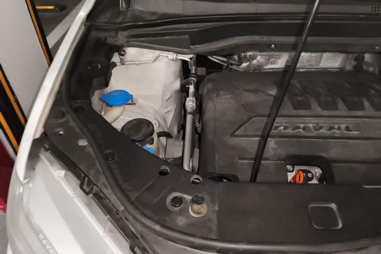 Used Haval H6 2015 Sport Edition 1.5T Automatic Two-Wheel Drive Luxury Model Engine Bay Right