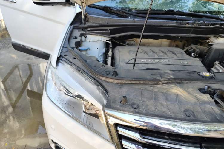 Used Haval H6 2015 Sport Edition 1.5T Automatic Two-Wheel Drive Luxury Model Engine Bay Right