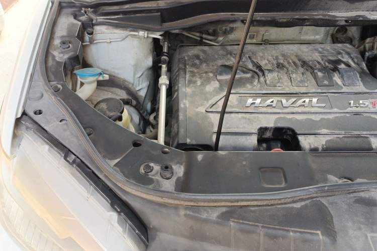 Used Haval H6 2015 Revised Version Sport Edition 1.5T Manual Transmission Two-Wheel Drive Elite Grade Engine Bay Right