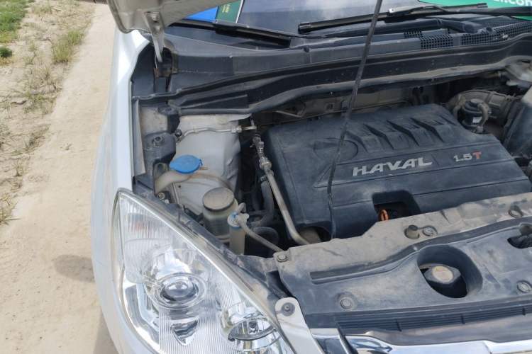 Used Haval H6 2015 Upgraded Model 1.5T Manual Two-Wheel Drive Elite Version Engine Bay Right