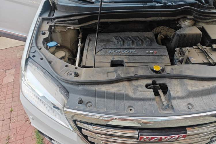 Used Haval H6 2015 Revised Version Sport Edition 1.5T Manual Transmission Two-Wheel Drive Elite Grade Engine Bay Right