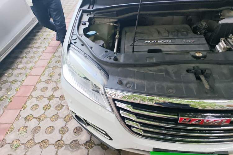 Used Haval H6 2015 Sport Edition 1.5T Automatic Two-Wheel Drive Luxury Model Engine Bay Right