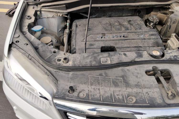 Used Haval H6 2015 Sport Edition 1.5T Automatic Two-Wheel Drive Luxury Model Engine Bay Right
