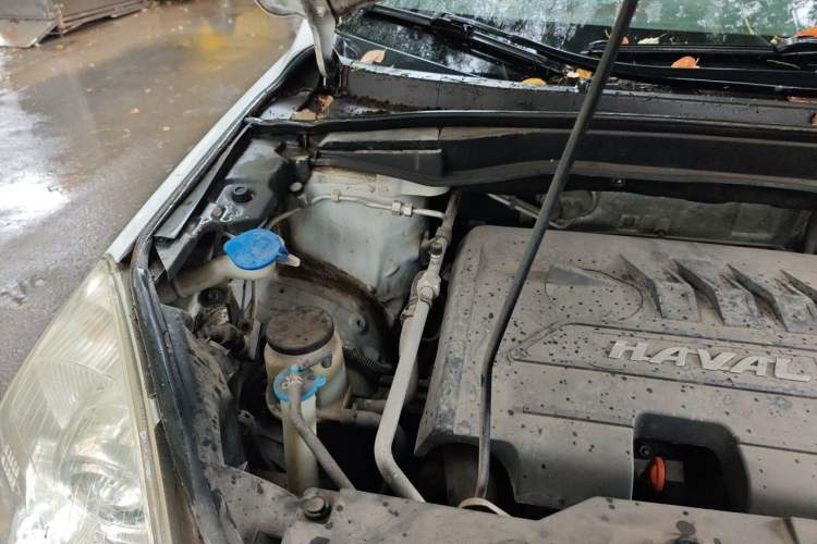 Used Haval H6 2015 Upgraded Model 1.5T Manual Two-Wheel Drive Elite Version Engine Bay Right
