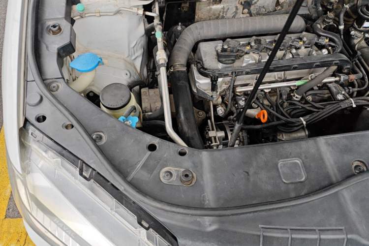 Used Haval H6 2015 Sport Edition 1.5T Automatic Two-Wheel Drive Luxury Model Engine Bay Right