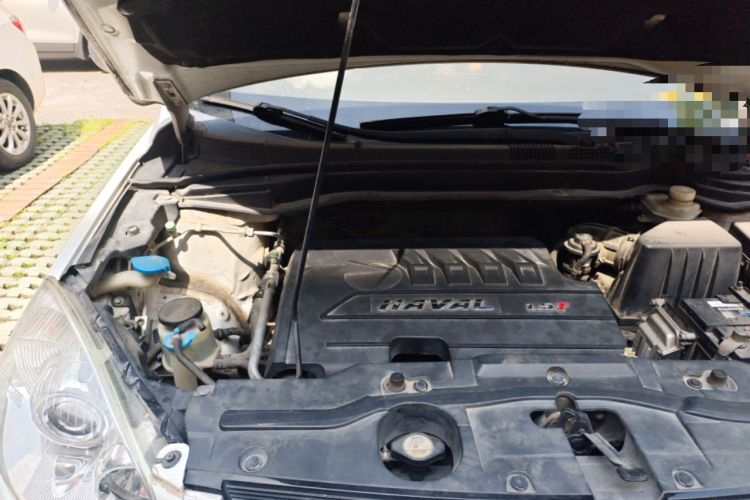 Used Haval H6 2015 Upgraded Model 1.5T Manual Two-Wheel Drive Elite Version Engine Bay Right