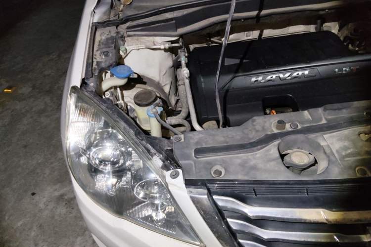 Used Haval H6 2015 Upgraded Model 1.5T Manual Two-Wheel Drive Elite Version Engine Bay Right