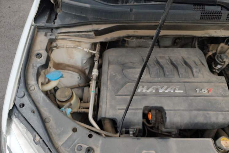 Used Haval H6 2015 Sport Edition 1.5T Automatic Two-Wheel Drive Luxury Model Engine Bay Right