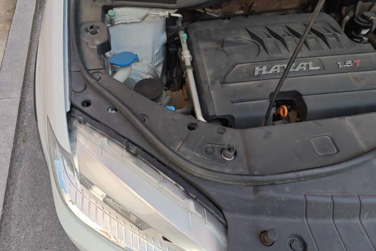 Used Haval H6 2015 Sport Edition 1.5T Automatic Two-Wheel Drive Luxury Model Engine Bay Right