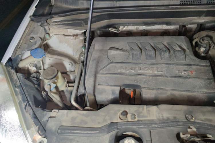 Used Haval H6 2015 Upgraded Model 1.5T Manual Two-Wheel Drive Elite Version Engine Bay Right
