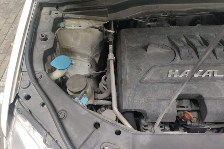 Used Haval H6 2015 Revised Version Sport Edition 1.5T Manual Transmission Two-Wheel Drive Elite Grade Engine Bay Right