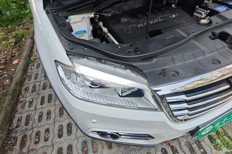 Used Haval H6 2015 Sport Edition 1.5T Automatic Two-Wheel Drive Luxury Model Engine Bay Right