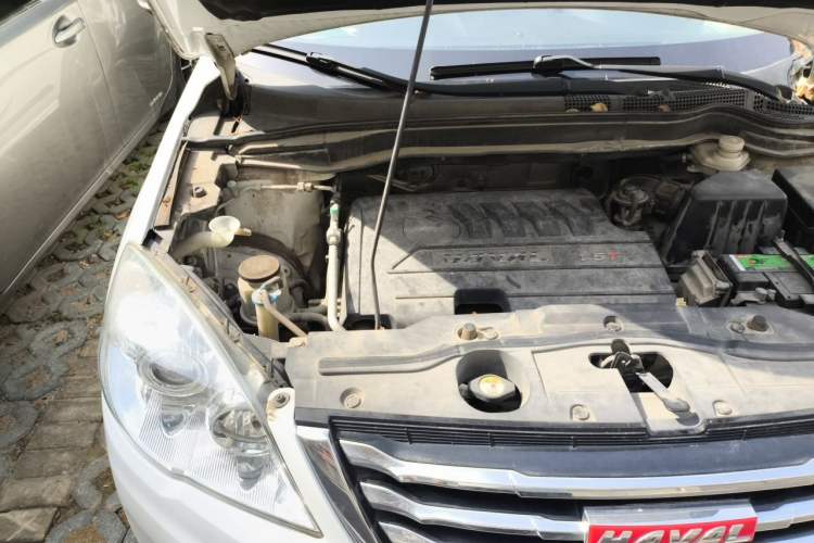 Used Haval H6 2015 Upgraded Model 1.5T Manual Two-Wheel Drive Elite Version Engine Bay Right