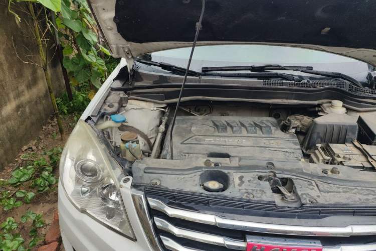 Used Haval H6 2015 Upgraded Model 1.5T Manual Two-Wheel Drive Elite Version Engine Bay Right