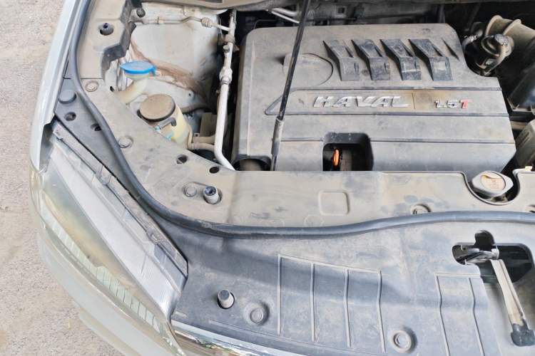 Used Haval H6 2015 Sport Edition 1.5T Automatic Two-Wheel Drive Luxury Model Engine Bay Right