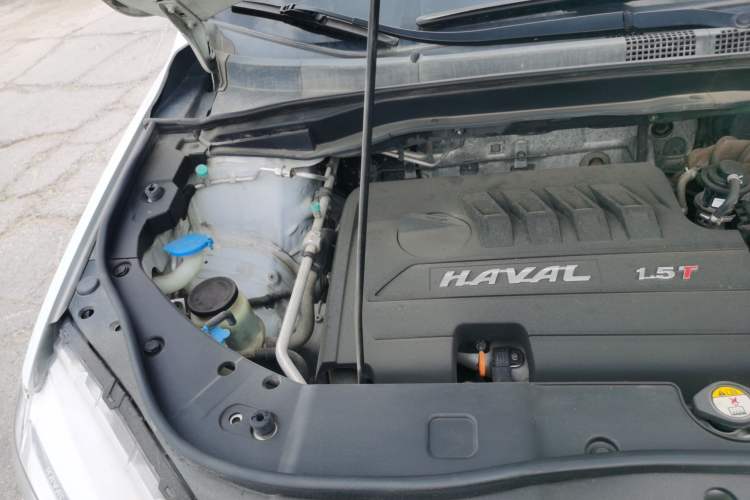 Used Haval H6 2015 Sport Edition 1.5T Automatic Two-Wheel Drive Luxury Model Engine Bay Right