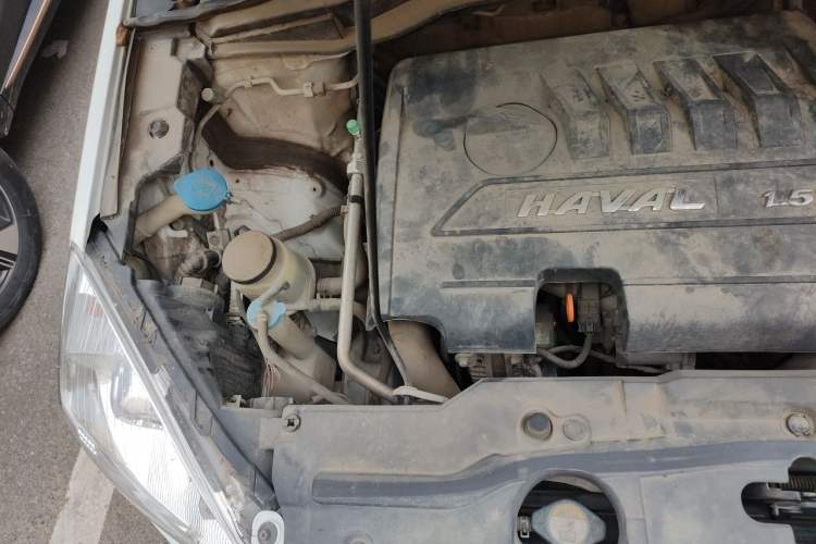 Used Haval H6 2015 Upgraded Model 1.5T Manual Two-Wheel Drive Elite Version Engine Bay Right