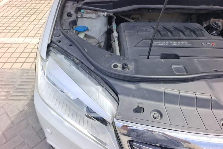 Used Haval H6 2015 Sport Edition 1.5T Automatic Two-Wheel Drive Luxury Model Engine Bay Right