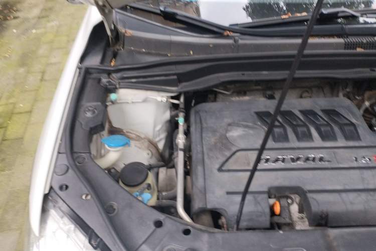 Used Haval H6 2015 Sport Edition 1.5T Automatic Two-Wheel Drive Luxury Model Engine Bay Right