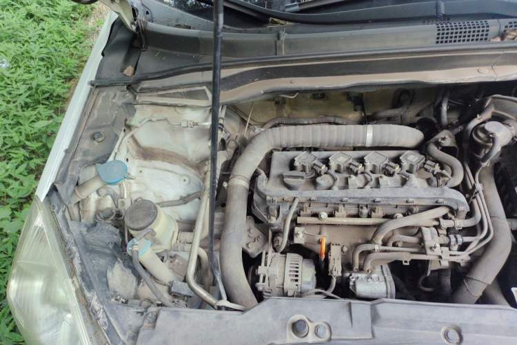 Used Haval H6 2015 Upgraded Model 1.5T Manual Two-Wheel Drive Elite Version Engine Bay Right