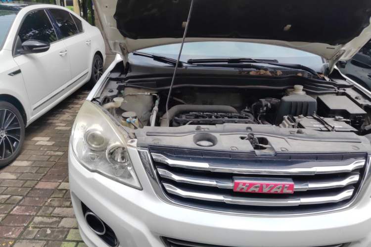 Used Haval H6 2015 Upgraded Model 1.5T Manual Two-Wheel Drive Elite Version Engine Bay Right