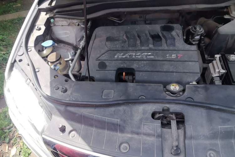 Used Haval H6 2015 Sport Edition 1.5T Automatic Two-Wheel Drive Luxury Model Engine Bay Right