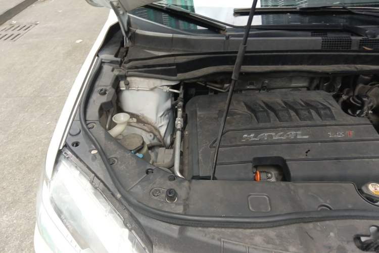 Used Haval H6 2015 Sport Edition 1.5T Automatic Two-Wheel Drive Luxury Model Engine Bay Right